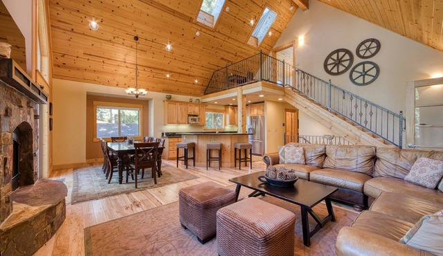 Red Cedar Luxury Tahoe City - Walk to Downtown, Shops, Dining