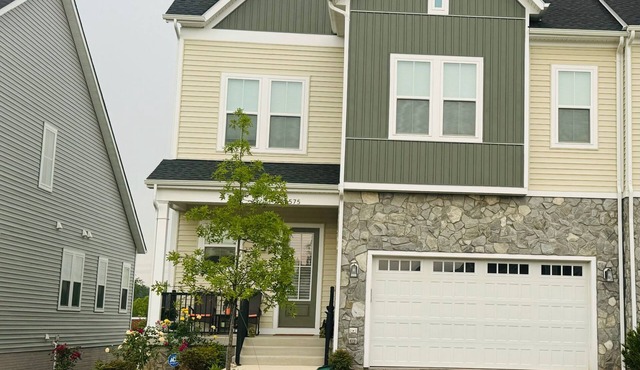 Red Cherry Oasis - Charming 2 bedroom villa with AC, WiFi in serene Aldie