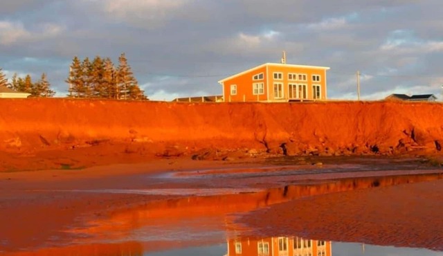 Red Cliff Escape with Beach Access