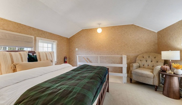 Red Clover 2-story Queen Suite near Killington