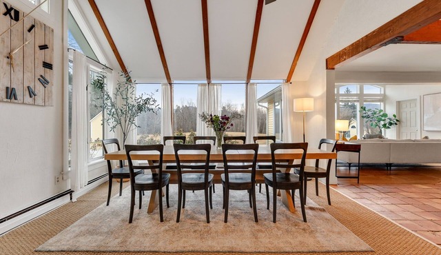 Red Clover Farmhouse-5 bedroom near Killington