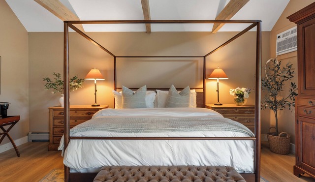 Red Clover Majestic King Suite near Killington