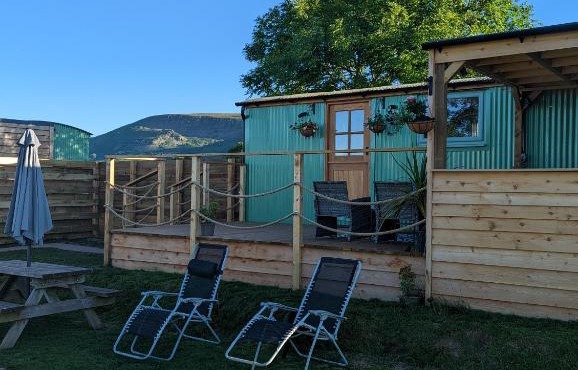 Red darren luxury hut