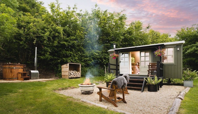 Red Deer Escape - Luxury Cottages