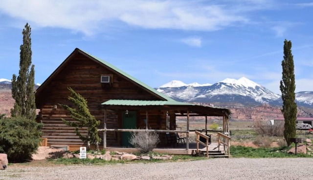 Red Desert's Big Horn Log Cabin, close to Arches and Canyonlands National Parks.