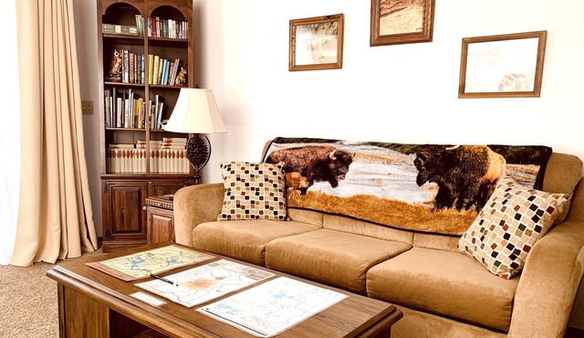 Red Dog Retreat Condo - all the comforts of home in Yellowstone paradise