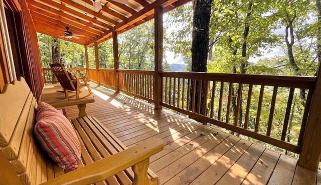Red Door Cabin - couples delight!