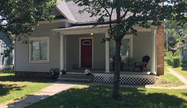 Red Door Retreat -3 bedroom house