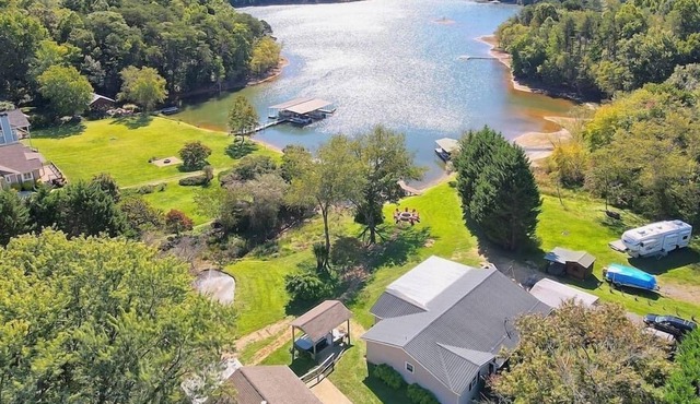 Red Door Retreat & Cottage on Lake Chatuge