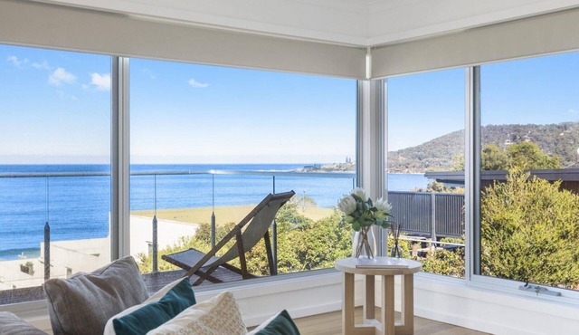 Red Dorman - Treat Yourself With Panoramic Views