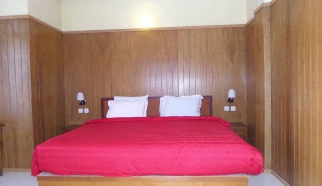 Red Double Bedroom near active volcano Bromo