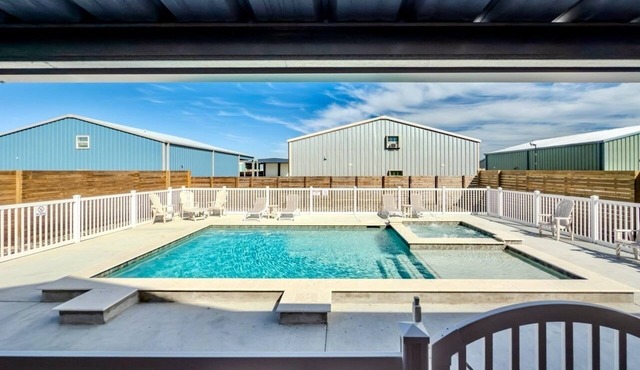 Red Drum 5/4.5 With Pool and Hot Tub