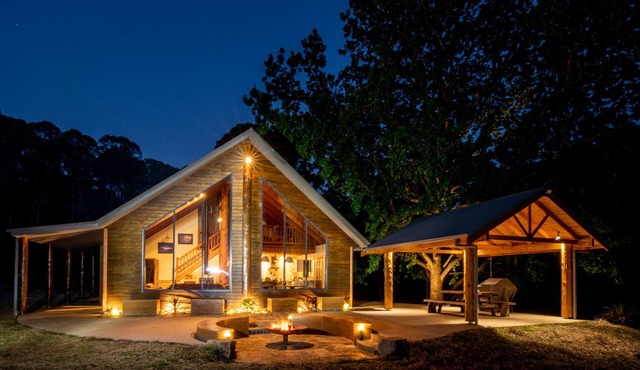 Red Earth Lodge - secluded bushland setting