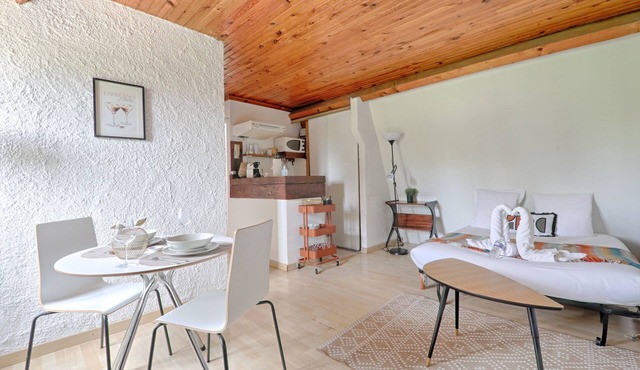 Red Eden - Joli studio, proche jardin roseraie