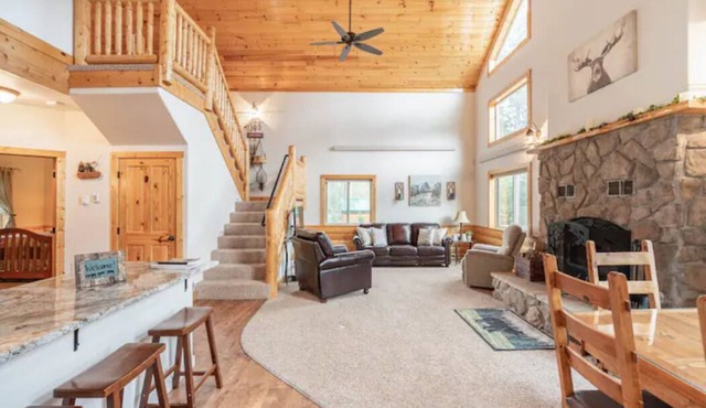 Red Feather Woodland Retreat, Family and Pet Friendly, 4 beds