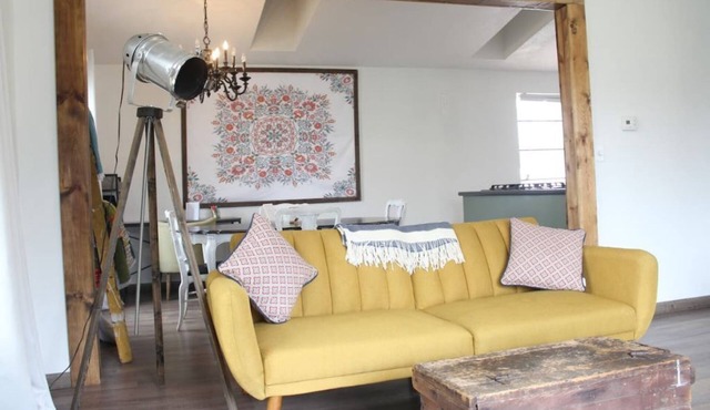 Red Fern Hotel - Eclectic Getaway 2 bedroom