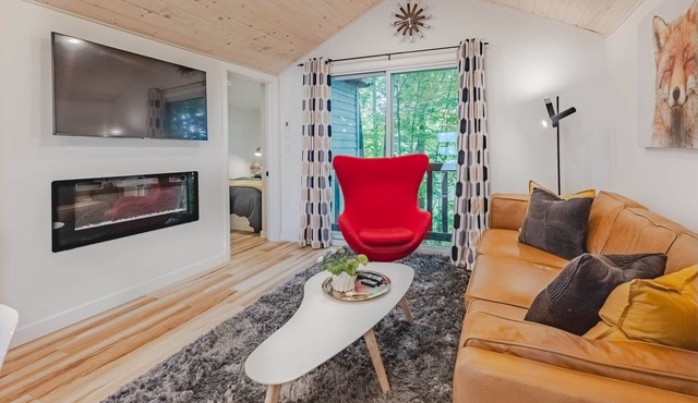 Red Fox - 2 Bedroom Vibrant Cottage