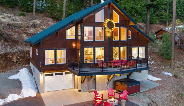 Red Fox Lodge - Gorgeous Views of Lake Cle Elum - Hot Tub - Game Room