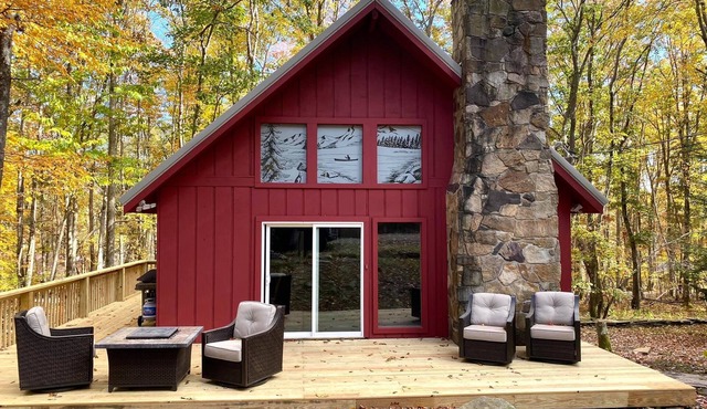 RED FOX - NEW Listing Alpine Lake Resort