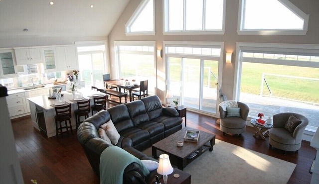 Red Fox Retreat - Large Luxury Waterfront Cottage, great views