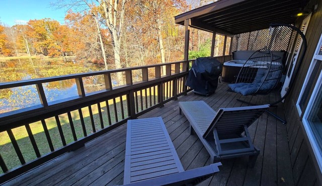 Red Fox Run At Heron Hill Retreat Hot Tub on Lake!