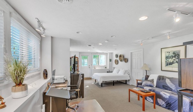 Red Fox Run Hideaway (1-Bedroom Apartment) by RedAwning