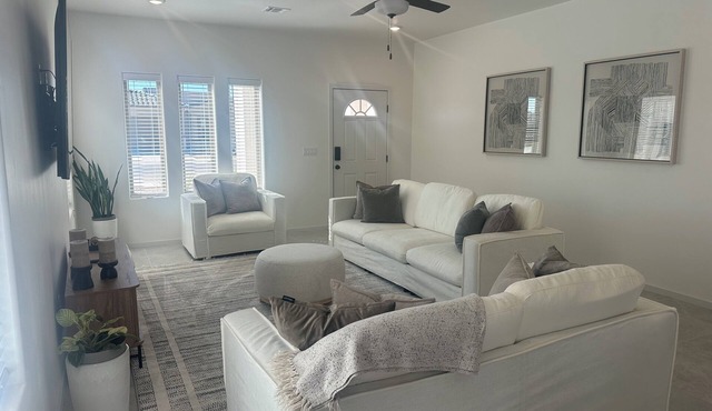 Red Hawk Gold Course. Spacious 4-bedroom house in charming Las Cruces with AC