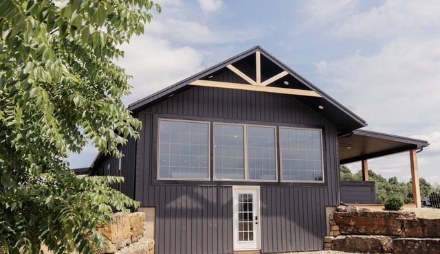 Red Hill Farm's Newly Renovated "Bunkhouse" with Hot tub and Gameroom