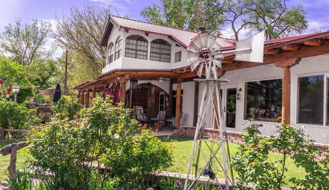 Red Horse Bed and Breakfast
