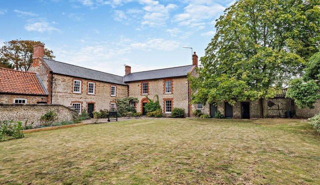 Red House - Five Bedroom House, Sleeps 12