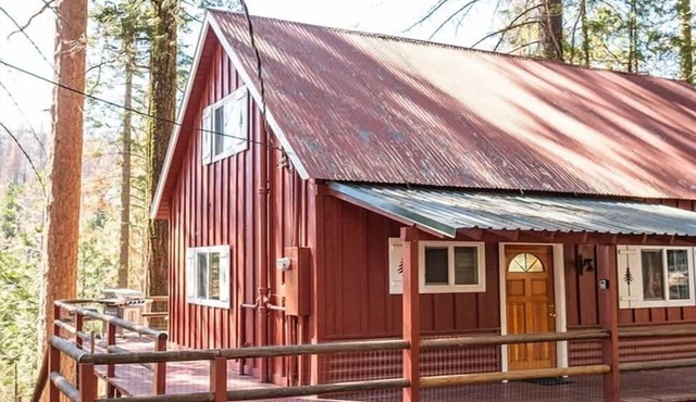 Red House | Minutes to Shaver Lake!