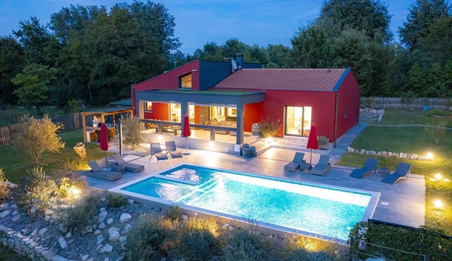Red House - Peaceful Oasis in the Nature