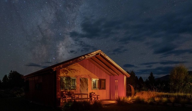 Red Hut - breathtaking scenery with a touch of luxury, Twizel