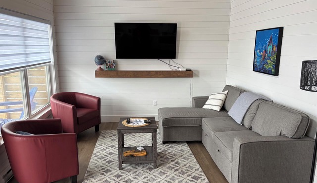 Red Jellybean: Great ocean views and sunsets a short walk to town