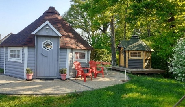 Red Kota with air conditioning, nature getaway for two by the Saône