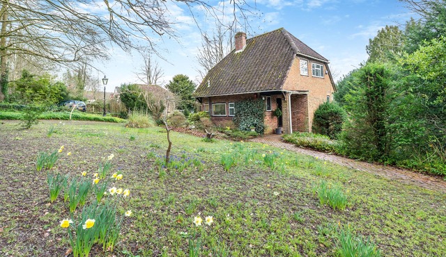 Red Leaves - Two Bedroom House, Sleeps 4