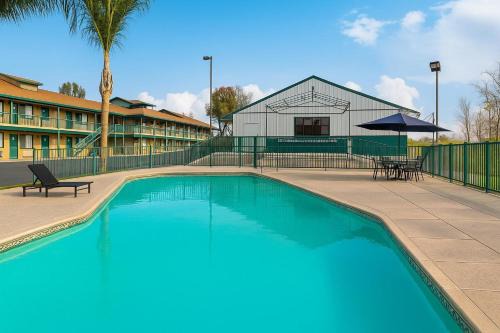 Red Lion Inn & Suites Lemoore