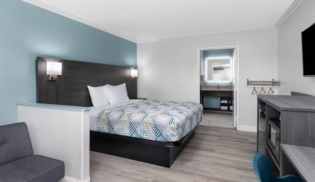 Red Lion Inn & Suites Lemoore