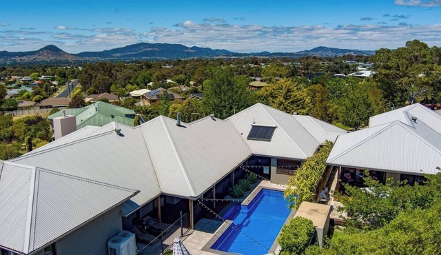 Red Lotus Guesthouse A Grand Valley Views Escape