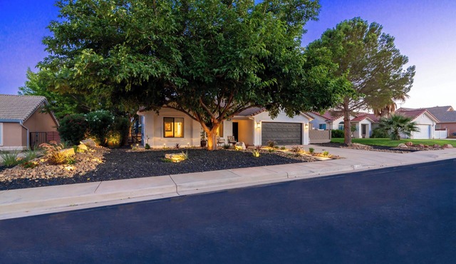 Red Mountain Oasis Entire home Pet Friendly 5 minutes- Snow Canyon Park-Tuacahn