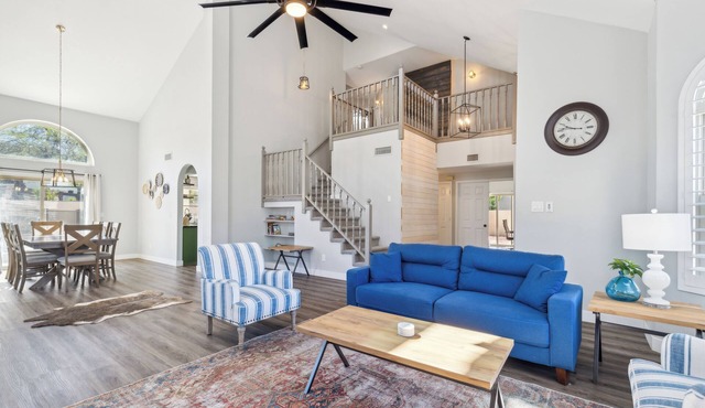 Red Mountain Retreat - 5 Bdrm, Heated Pool and Spa, on golf course!