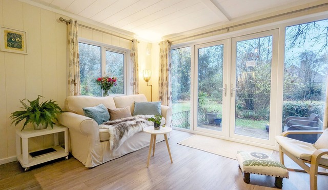 Red Oak - Bosham - a lodge/cabin that sleeps 3 guests in 1 bedroom