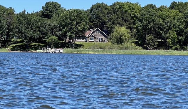 Red Oak Cottage on Pine Lake. 2.2 acres. 200' lakeshore. Sun & Snow.