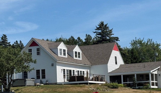 Red Peaks – Coastal Getaway for Families & Friends