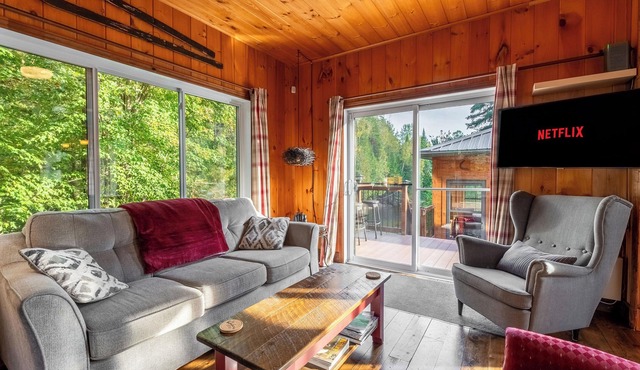 Red Pines Lodge | 4-Season Spa | BBQ | Riverfront | 4 Kayaks | Mauricie