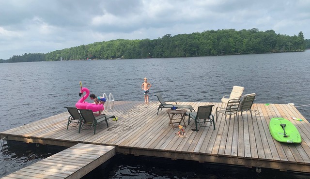 Red pines lake house, great for 2 families,Pet-friendly. Beautiful sunsets!