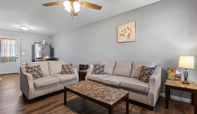 Red River Duplex - Unit 2 - 12 miles to Gorge!