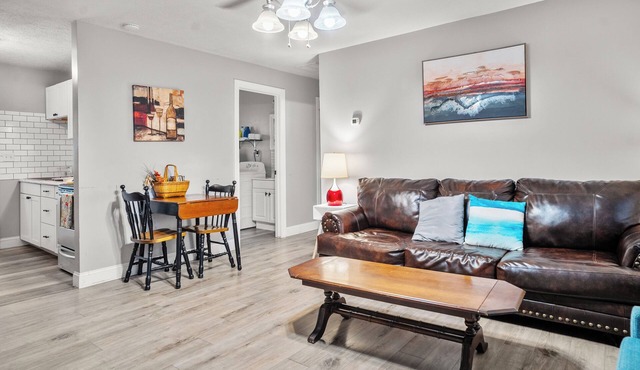 Red River Duplex - Unit 6 - 12 miles to the Gorge!