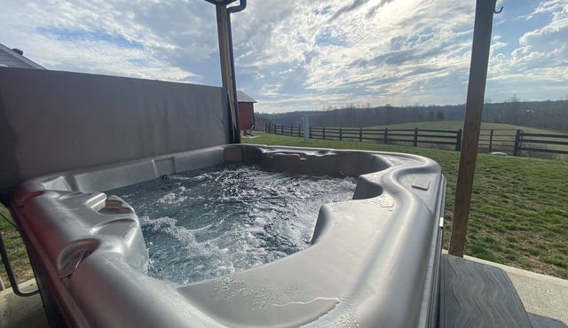 Red River Ranch Retreat- HOT TUB, Views, Pond- Near RRG
