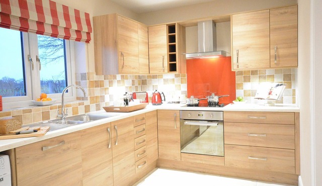 RED ROBIN, WHEPSTEAD, pet friendly, with a garden in Bury St Edmunds